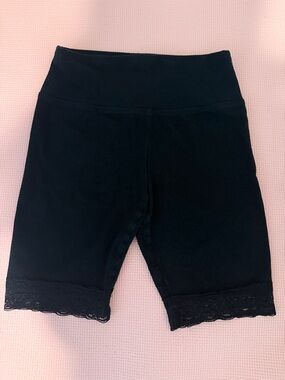 Colsie Black Lace Hem Bike Shorts